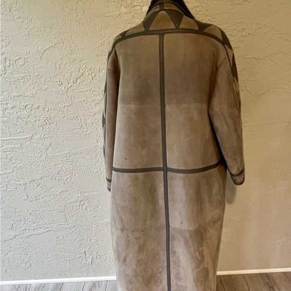 Friitala shearling gray coat  with diamond design along sleeves. Large. - Picture 5 of 9
